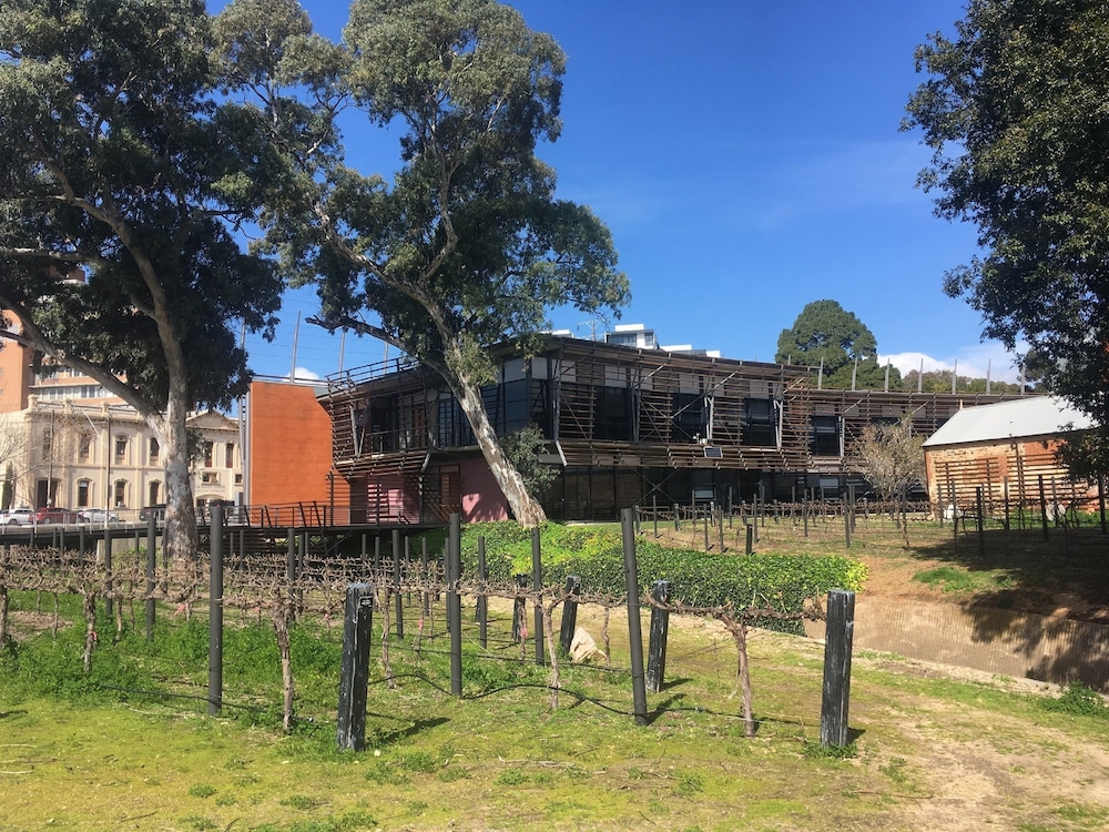Adelaide Style Accommodation near City