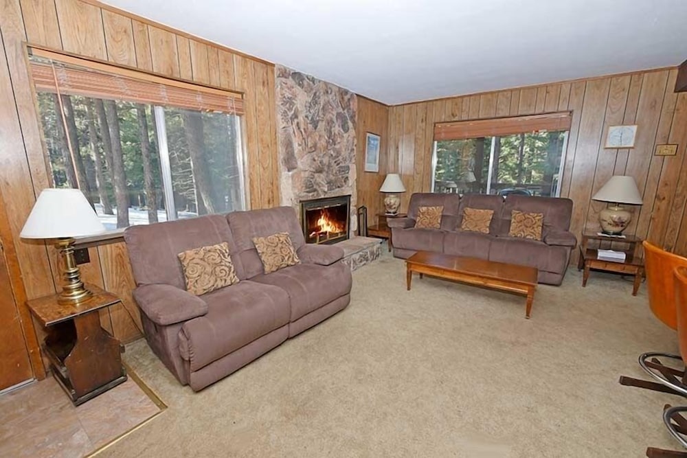 Lake Tahoe Vacations - 1629 Pioneer Trail 4 Bedroom Home by RedAwning - Property Image 14