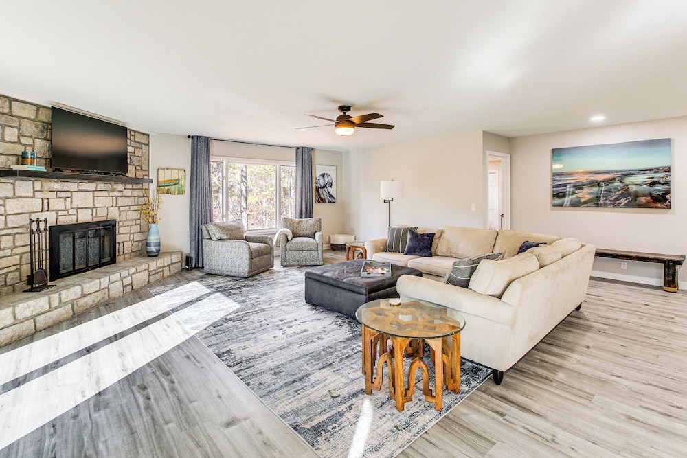 Waterfront Lake Coronado Home w/ Deck & Views