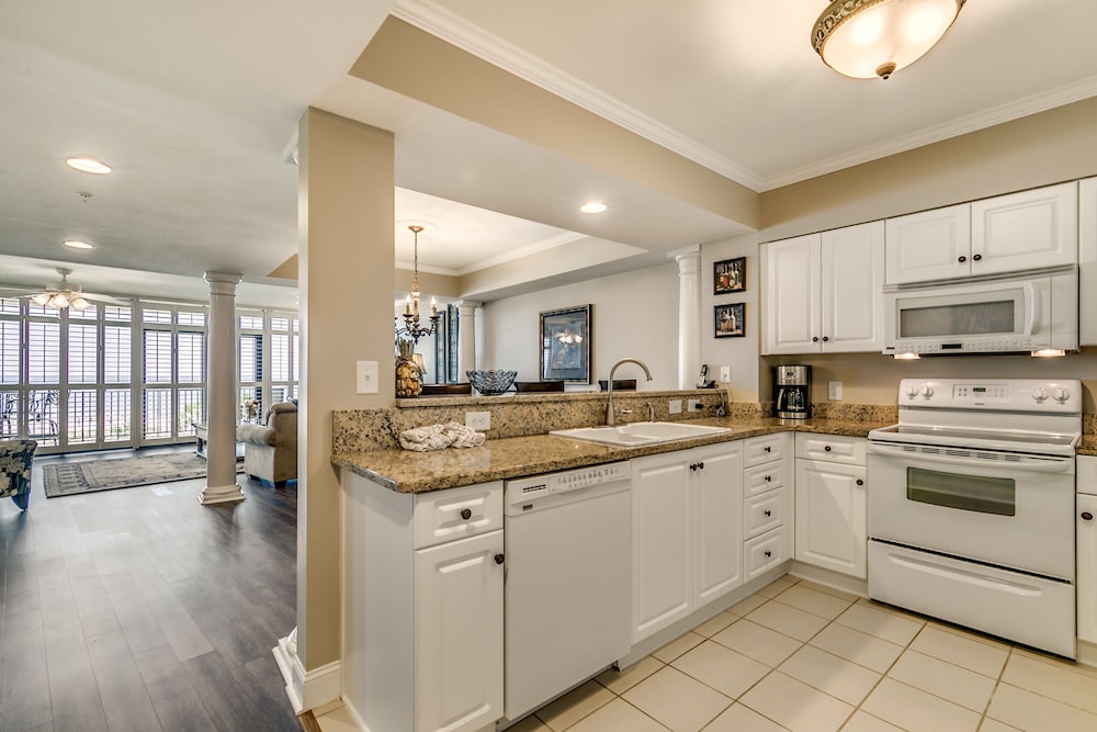 South Wind 301 4 Br condo by RedAwning