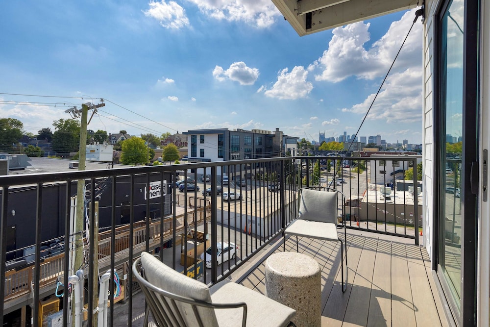 916 Main 12 Unit Buyout - 30bdrs Prvt Two Floors