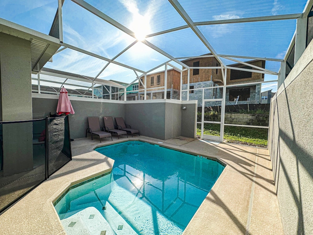 5BR Stylish Championsgatetownhome w/ Private Pool