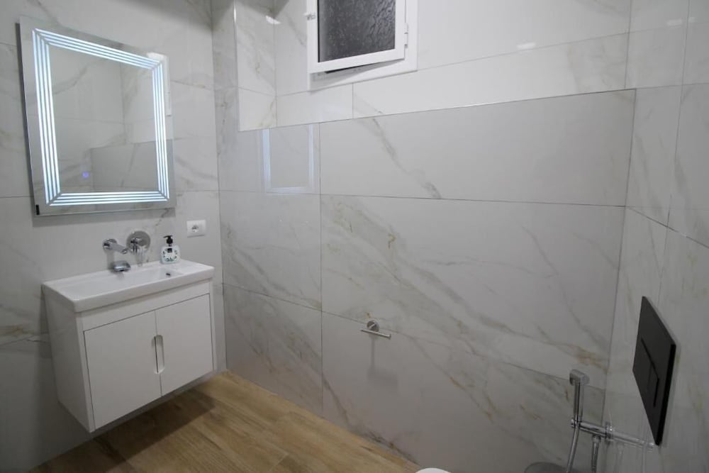 Alis Apartments