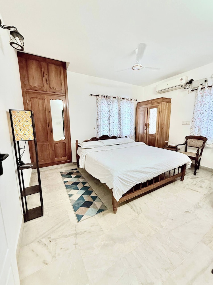 The Haven by Oshara Modern Kerala 3bhk AC Wifi Family Near Fort Kochi Parking
