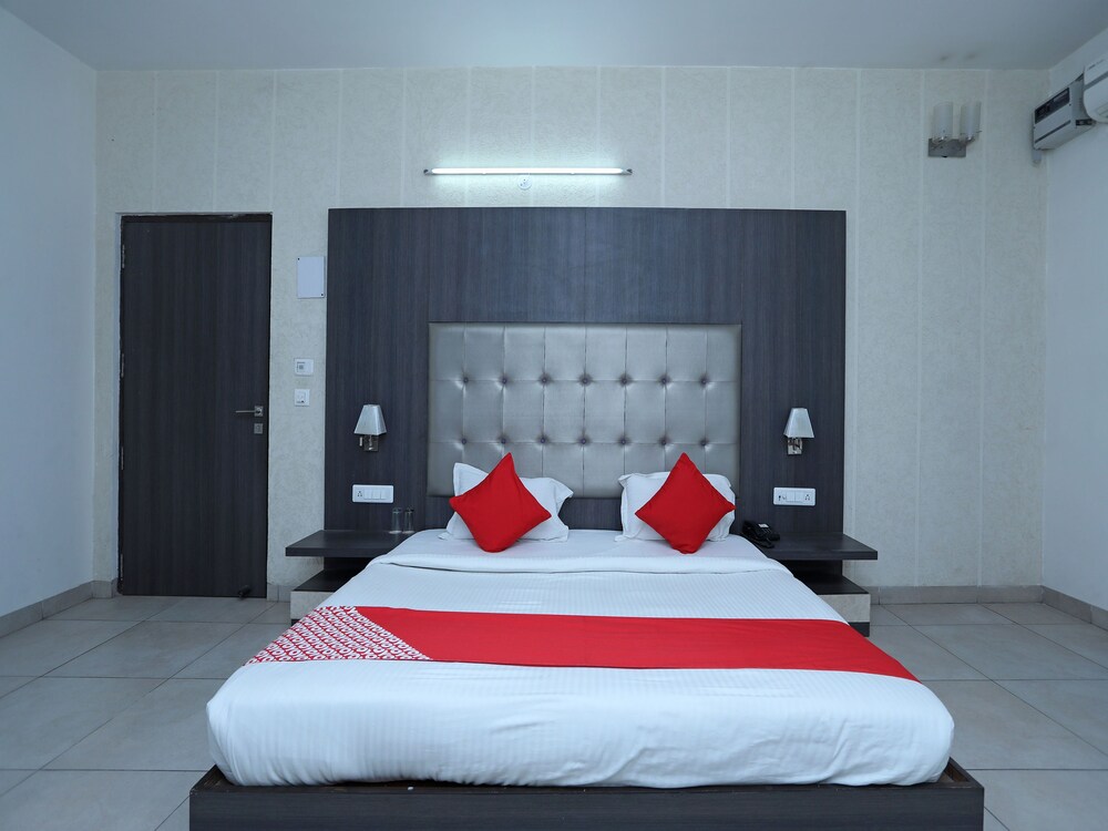 OYO 5192 Laj Regency
