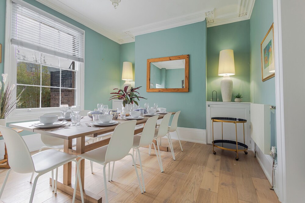 Elegant Townhouse&Basement in Leamington