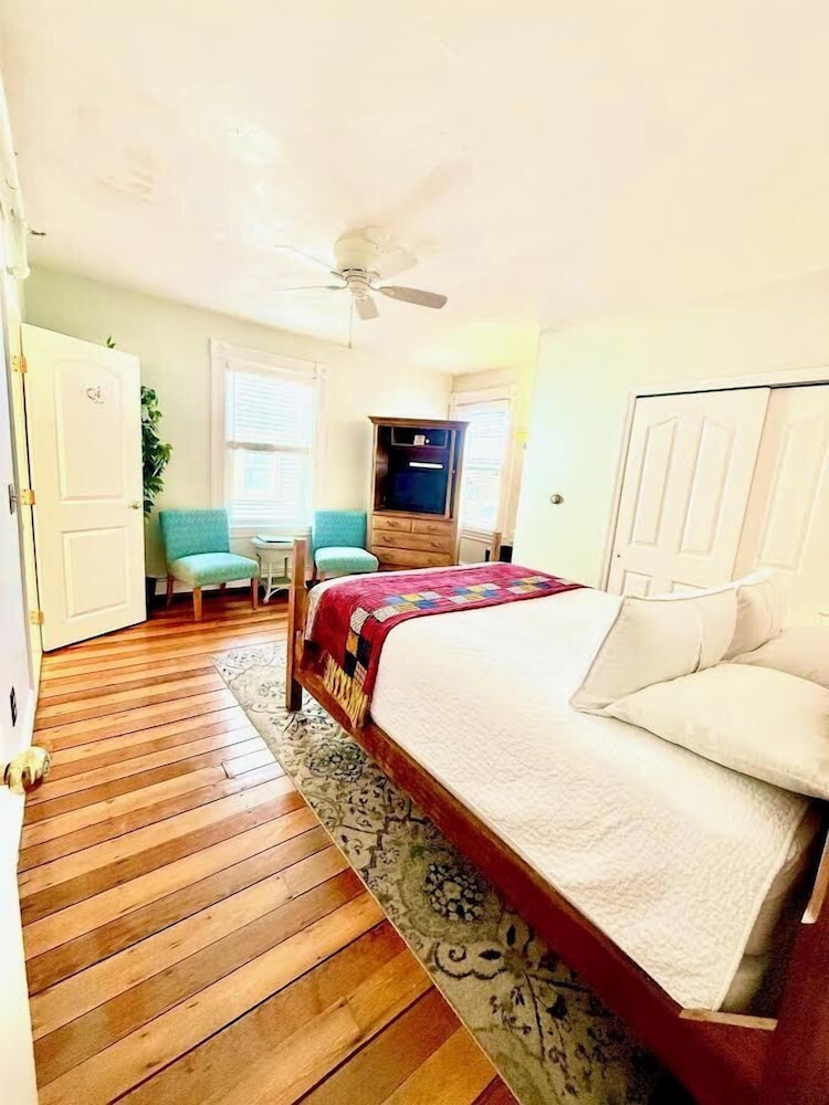 The Glen Cove Hotel & Restaurant