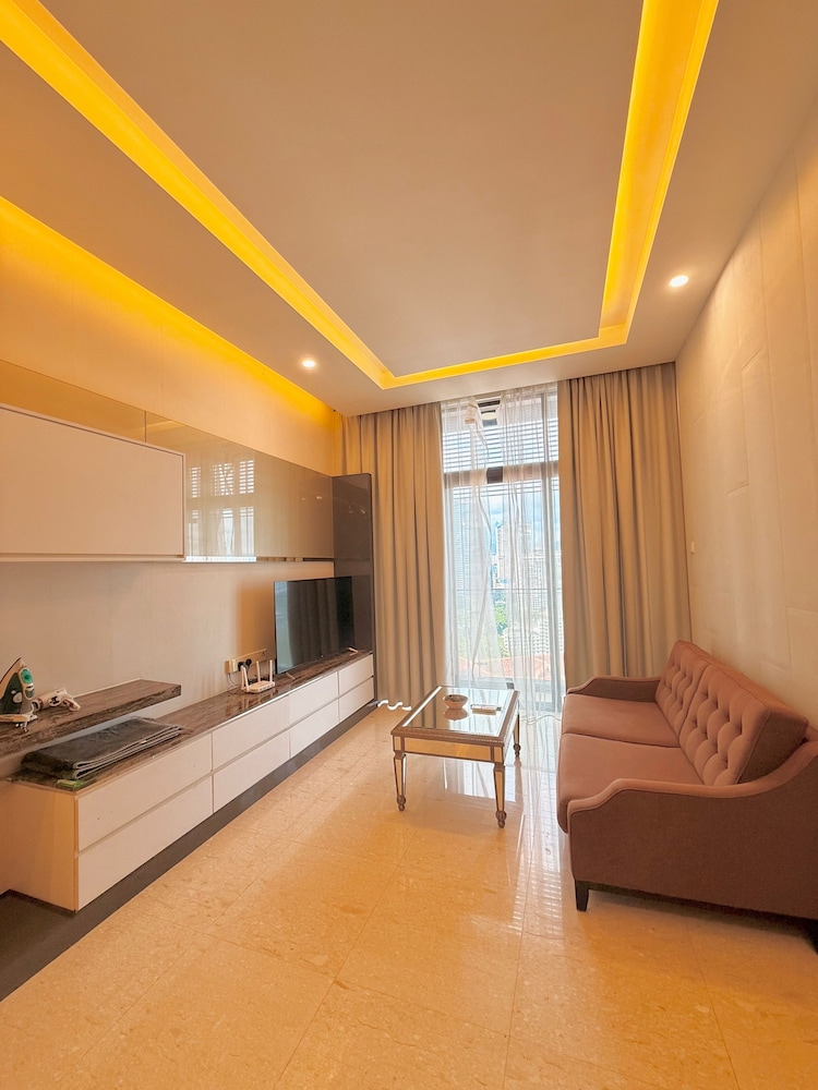 Dorsett Residence by crystal