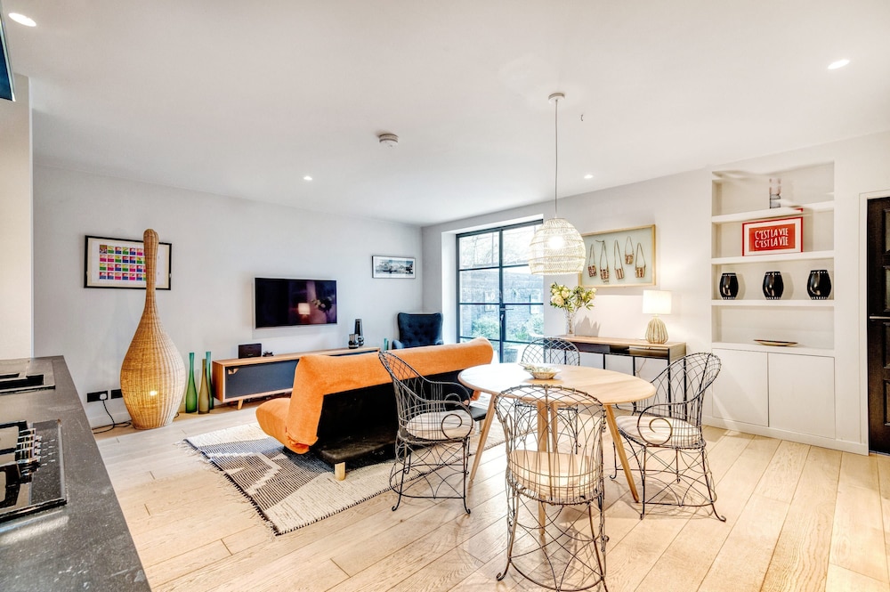 Notting Hill 2 Bed With Sauna - by Out of Office Lifestyle