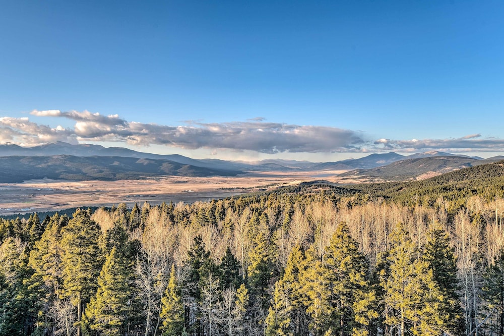 Falcon Rest: A Deluxe Angel Fire Mountain Retreat!