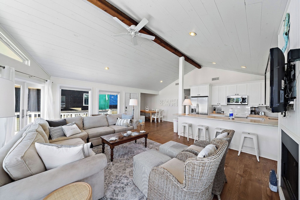 Coastal Cottage by Ryson Vacation Rentals