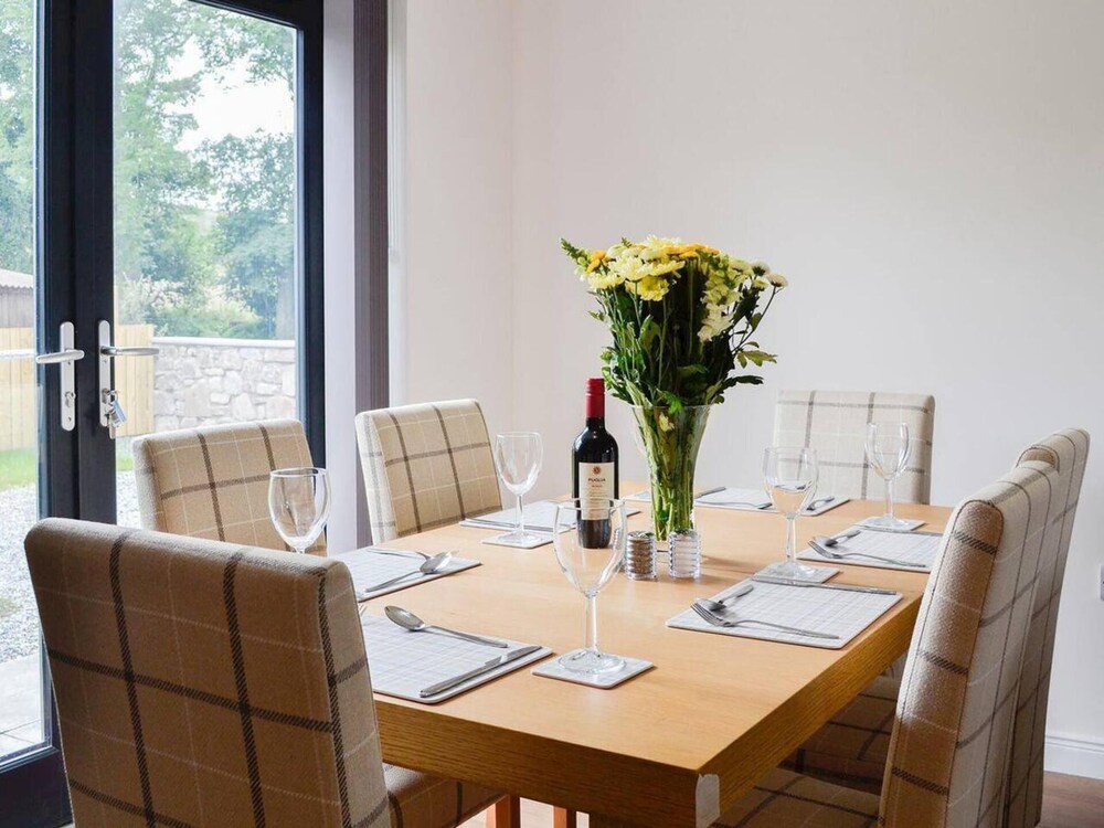 Stylish 3-bed Cottage Located in the Cairngorms view 5