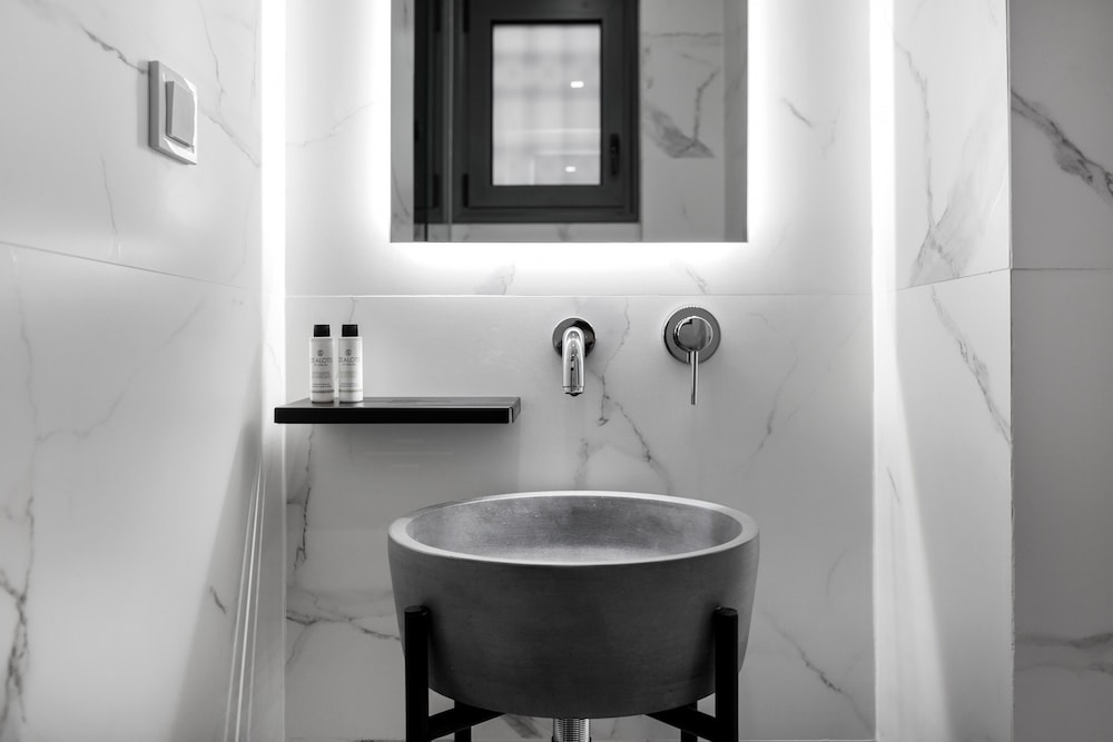 Elysan Urban Stays