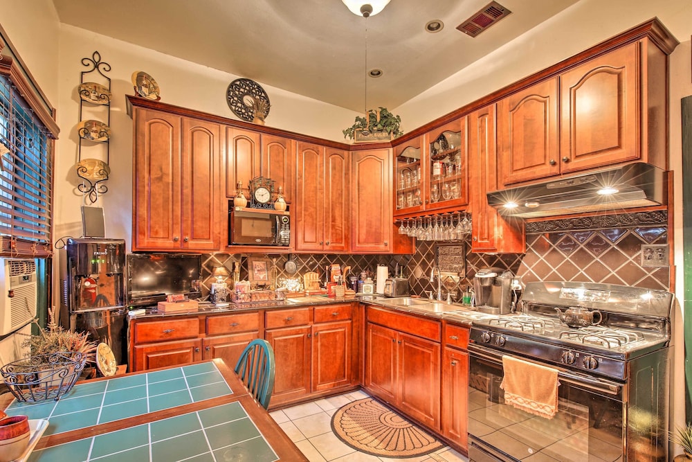 San Antonio Rental w/ Courtyard: Walk to Riverwalk view 3