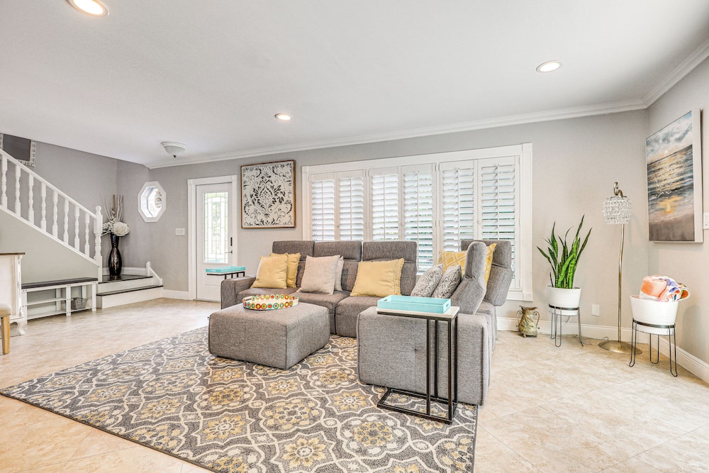 Sun-soaked Pompano Beach Home w/ Private Pool!
