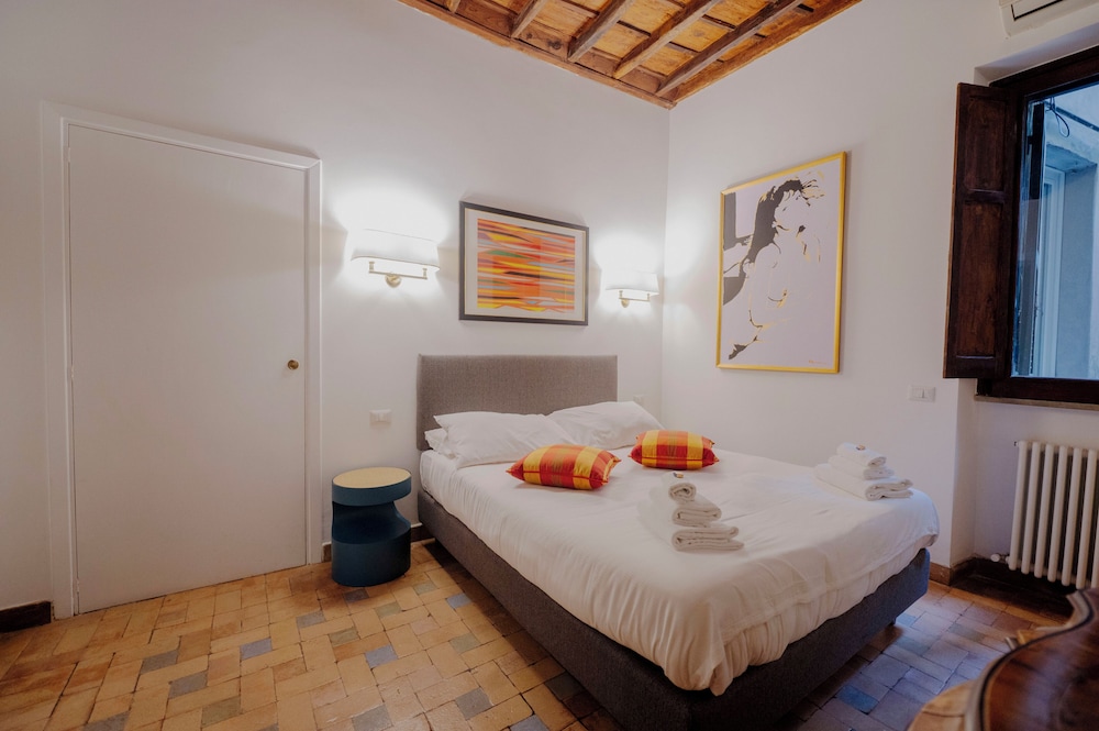 Via Giulia Apartments