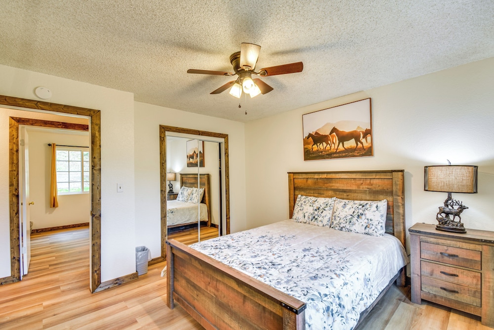 Sierra Serenity: Scenic Mtn Escape w/ Game Room