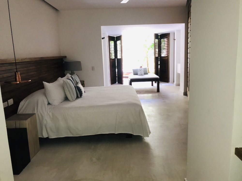 El Careyes Club & Residences