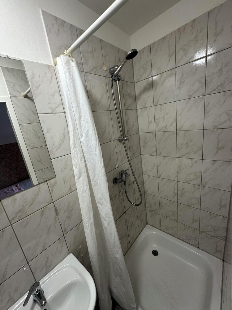 2-Rent Group Hostel Apartments HAN53