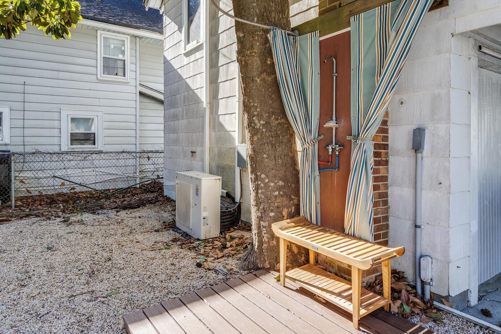 Hickman Street 208a