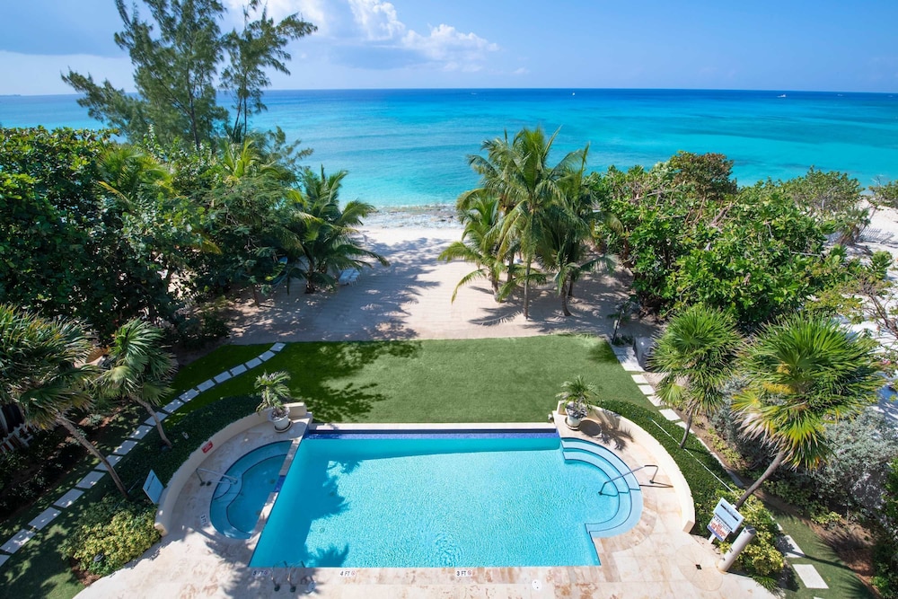Seabreeze 8 - Luxury 4-bedroom on Seven Mile Beach