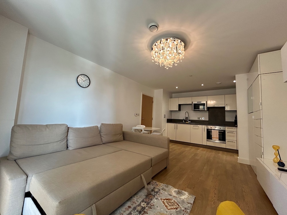 1-bed Apt, Sleeps 4, Central To Shops & Transport