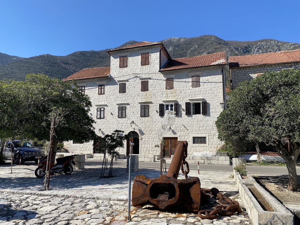 Villa Mariner
