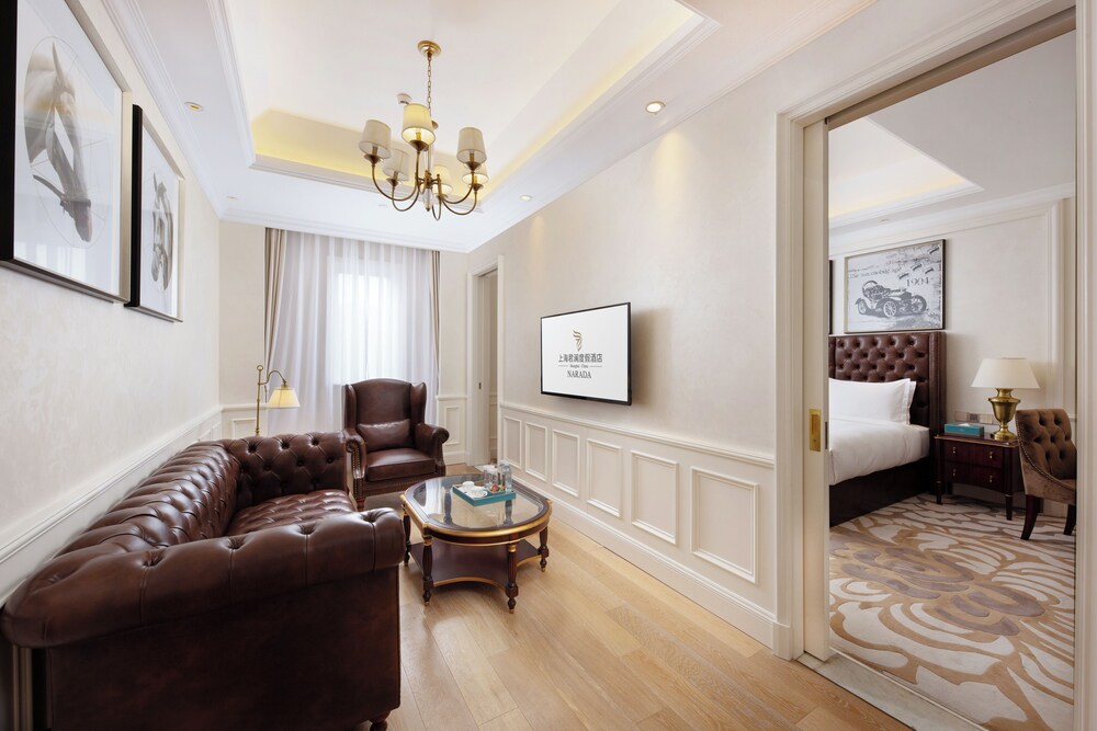 NARADA RESORT SHANGHAI HOTEL Disney Store