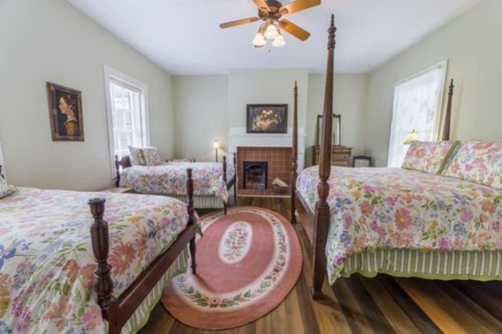 Bourbon Manor B&B