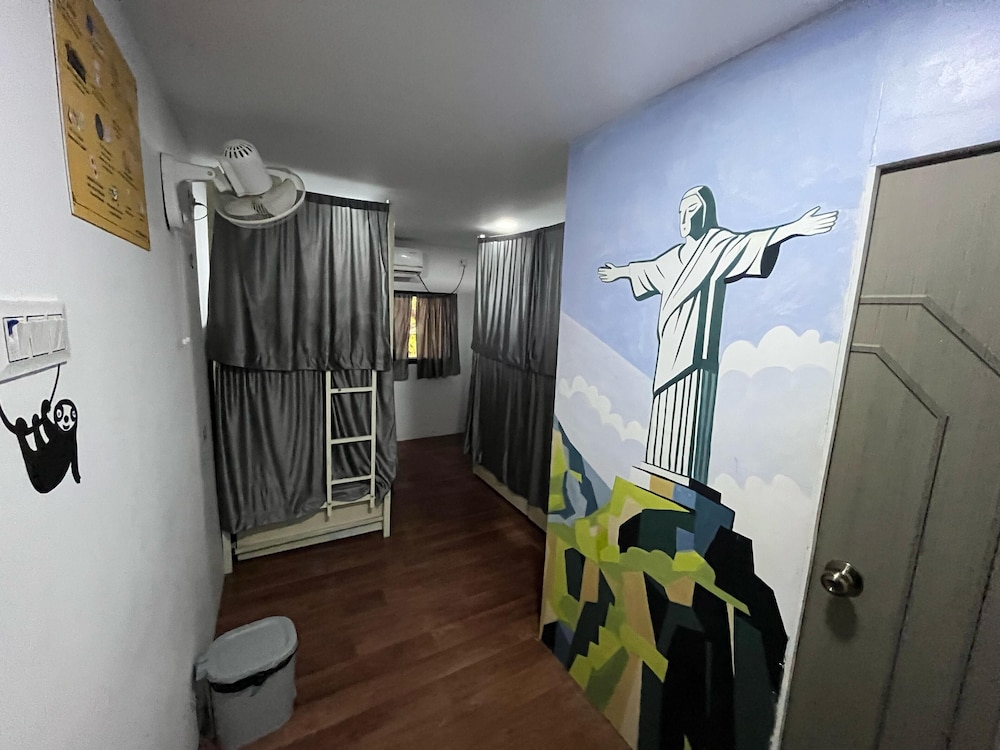 Half Orange Hostel