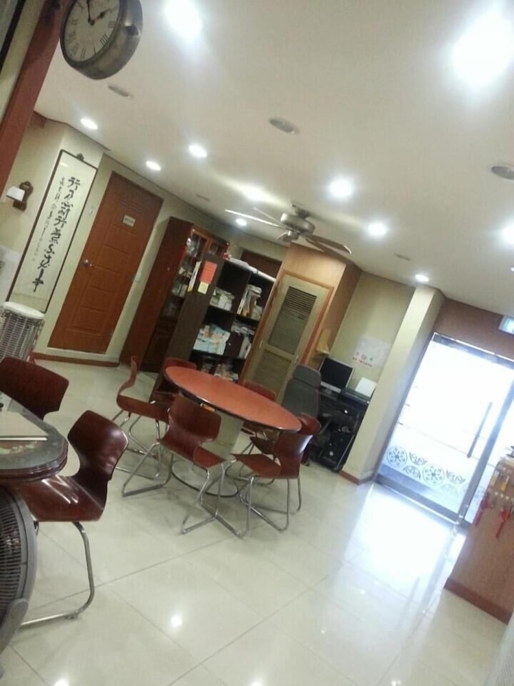 Hwaseong Guest House - Hostel