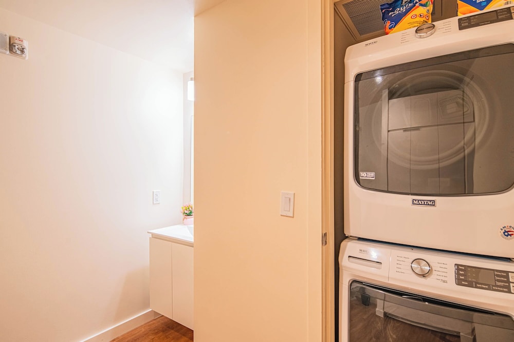 ROVE LIVING/KL - 44 Monroe
