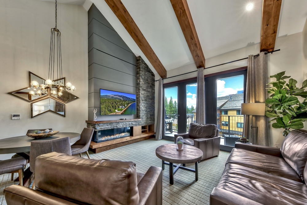 Lake Tahoe Vacations - Luxury Two Bedroom Residence steps from Heavenly Village Book 7 Nights for 10 Off by RedAwning - Property Image 17