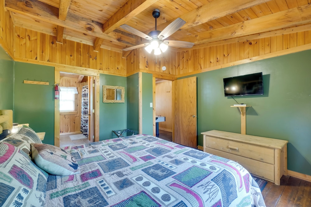 Hot Tub & Deck! 'bear Hugs Cabin' Near Gatlinburg