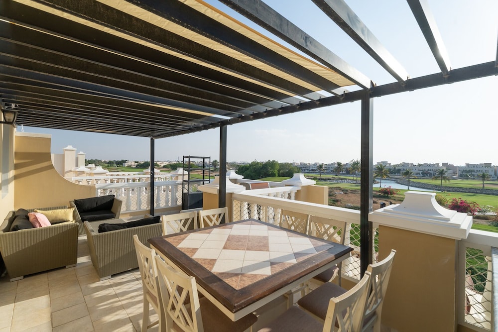 Nasma Holiday Homes - Al Hamra Village