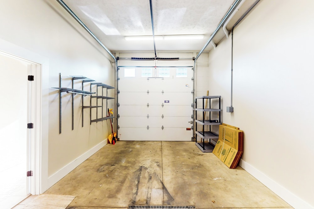 2BR Updated Dtwn Condo: Streaming, Patio, W & D