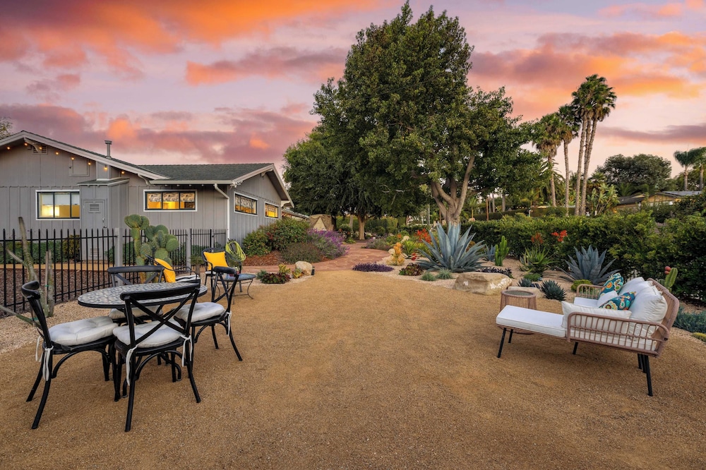 Hummingbird Haven by Avantstay Dog-friendly, Near the Beach, Huge Yard+hot Tub