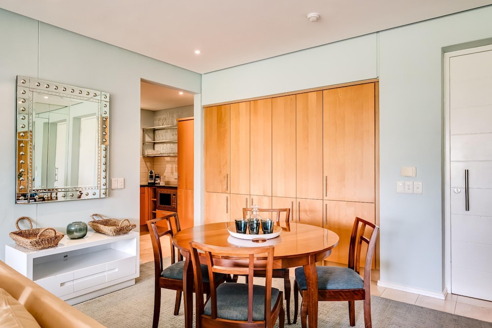Secure 2bed Apartment in the Marina Carradale 002