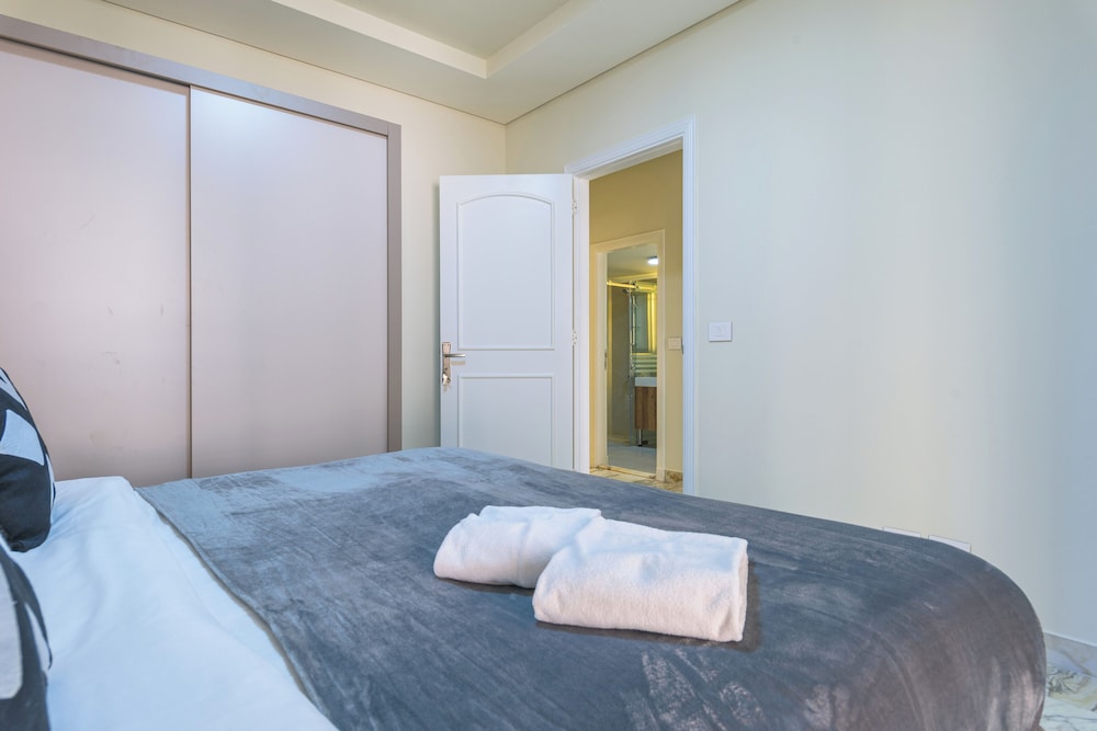 Crest - 3 Bedroom Apartment in Hamra