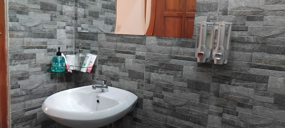Amini Guest House