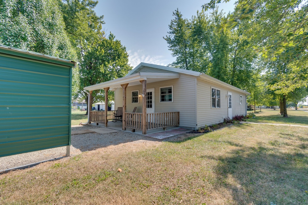 9 Mi to Effingham: Pet-friendly Rural Escape
