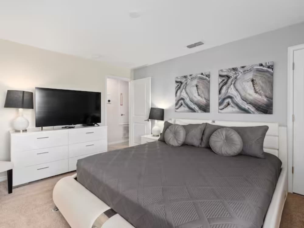Free Amenities Spacious Home King Beds