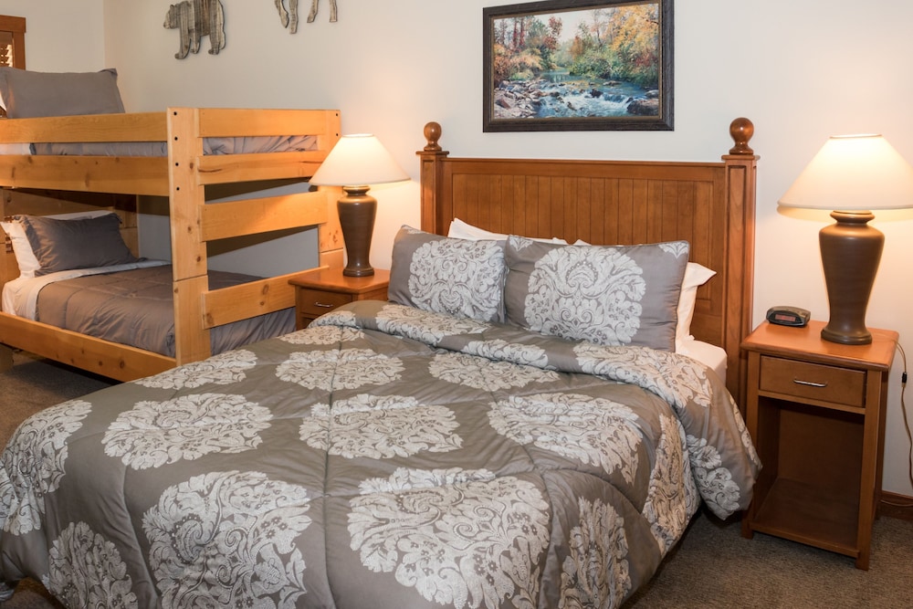 2314 - Two Bedroom Deluxe Eagle Springs East 2 Condo view 2