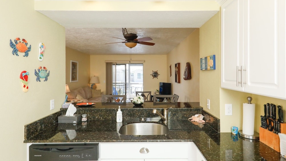 Lemon Bay Waterfront Condo W Patio, 5 Miles To Gulf Beaches 2 Bedroom Condo