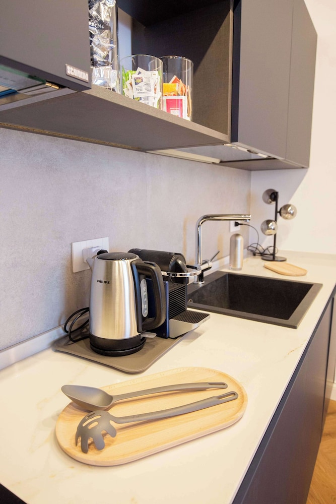 Colosseum Holidays - Luxury 3 Bedroom Apartment