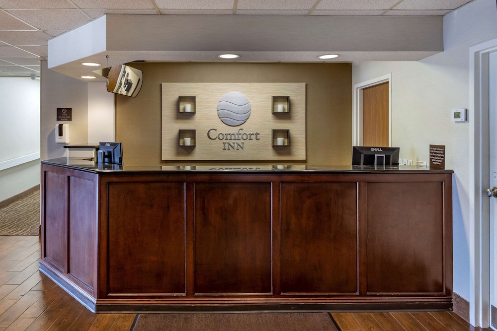 Dillon Vacations - Comfort Inn Laurinburg - Property Image 4