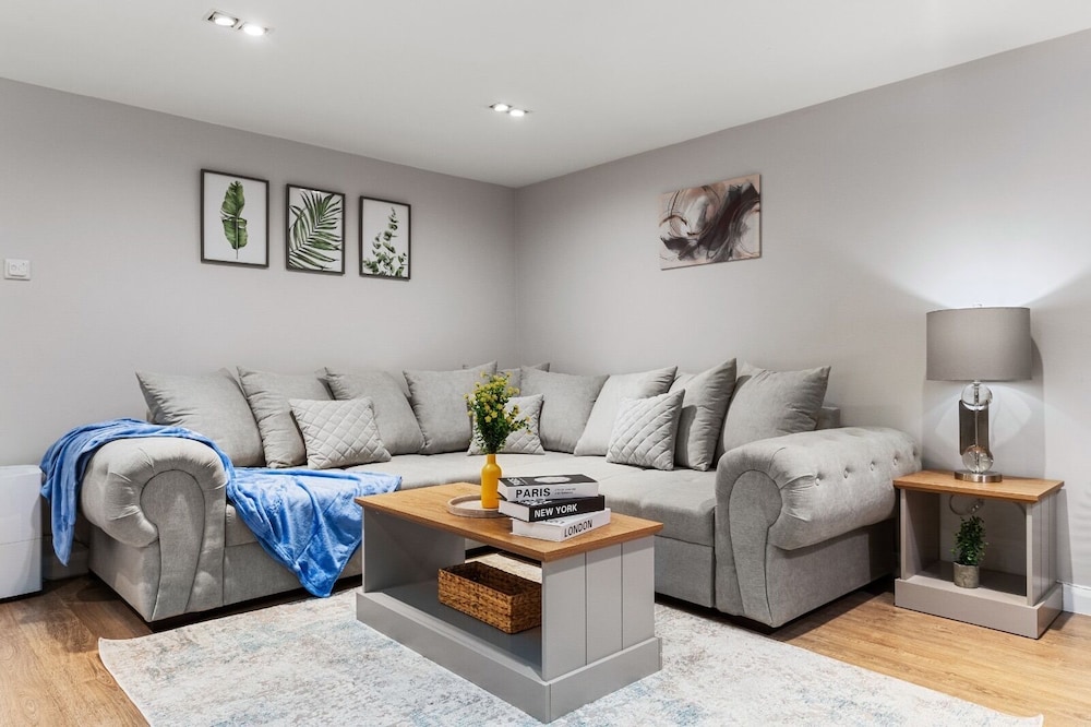 Modern Battersea Suite - London City Retreat