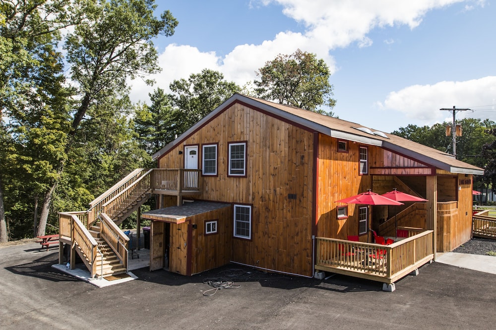 King Hendrick Motel