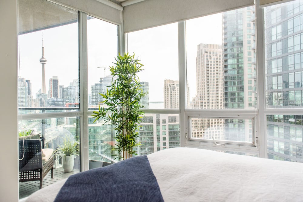 QuickStay CN Tower View Condo in Fort York