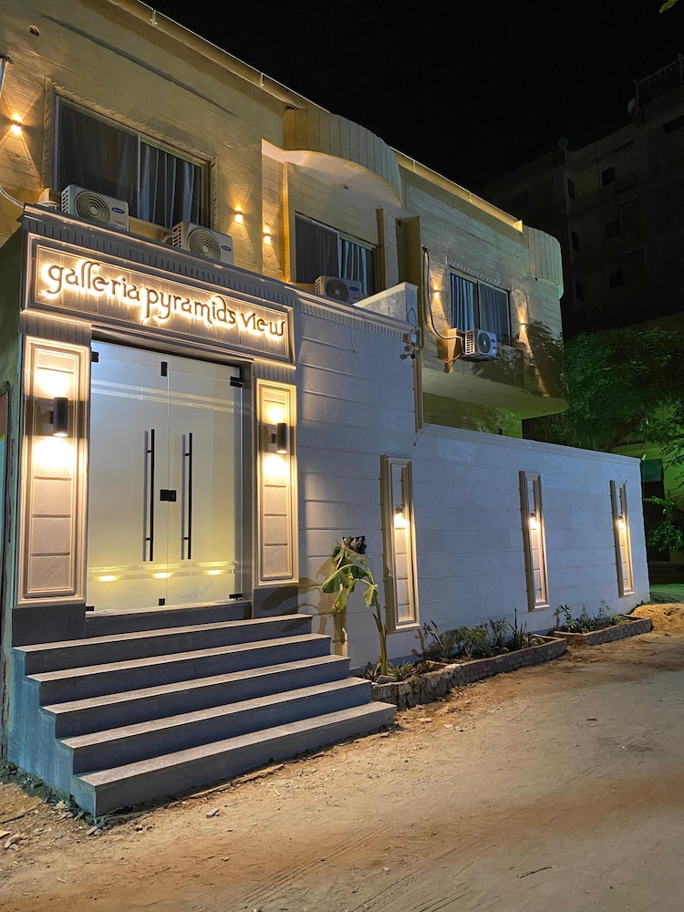 Galleria Pyramids View Hotel